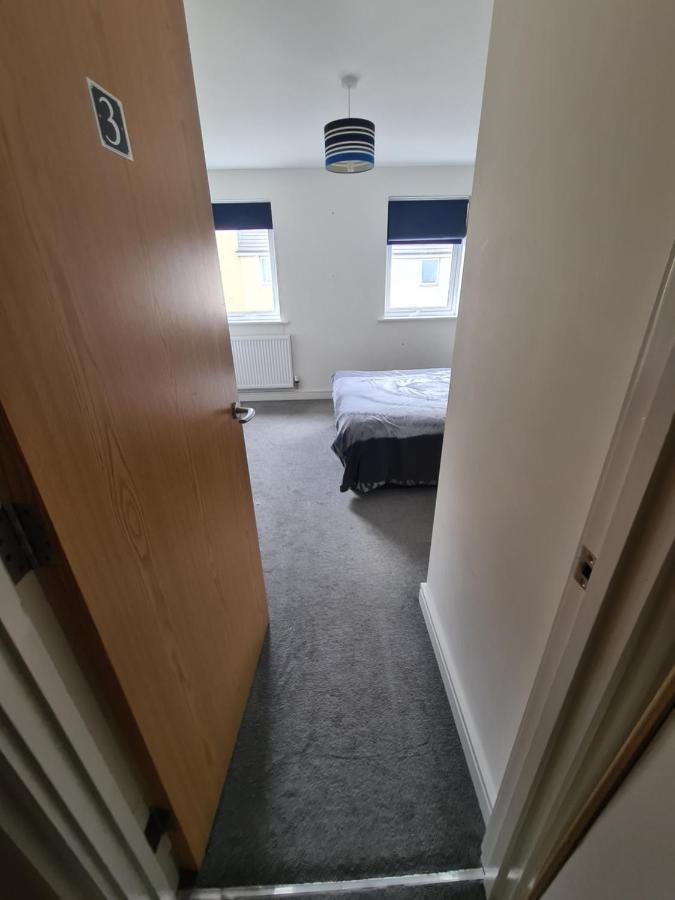 Superking Bedroom Close To The A30 Camborne Exterior photo