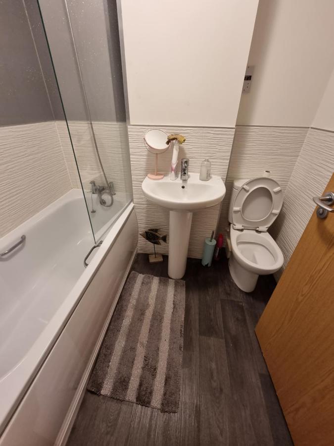 Superking Bedroom Close To The A30 Camborne Exterior photo